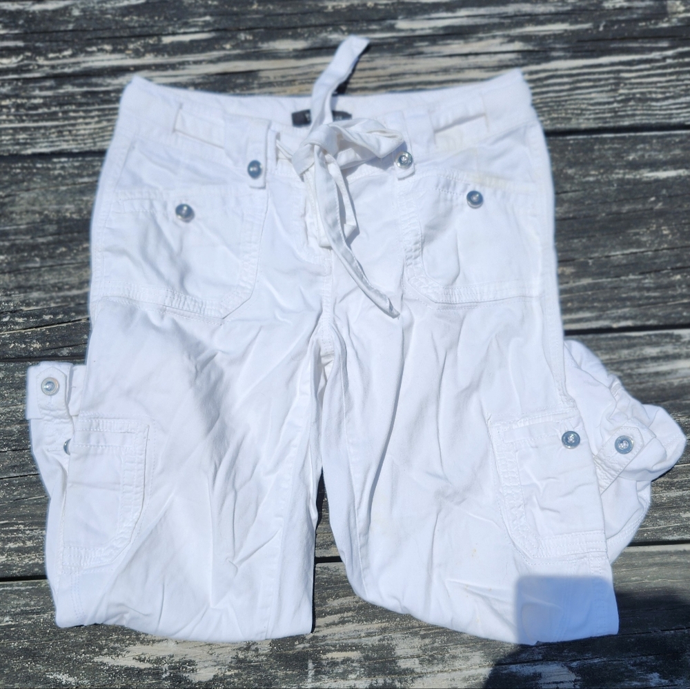 WHBM White Cargo Pocket Cropped Capris w Belt Tie